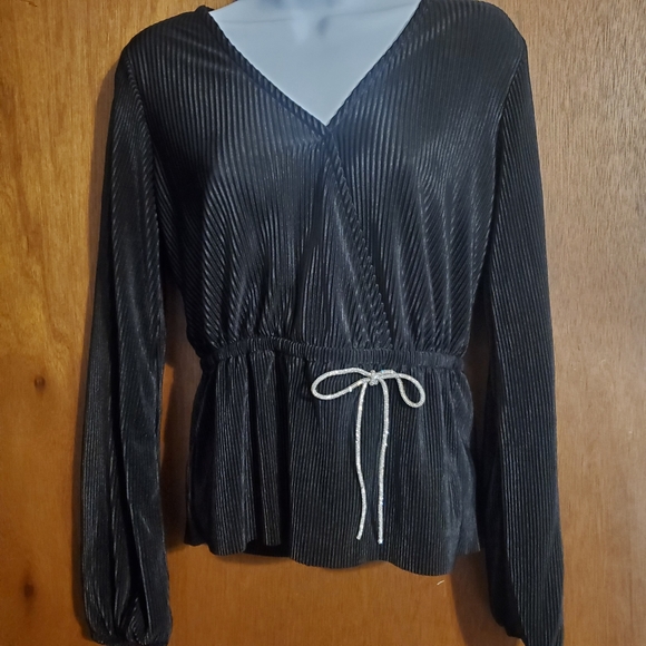 Plisse Faux Wrap Peplum Blouse - Picture 4 of 13